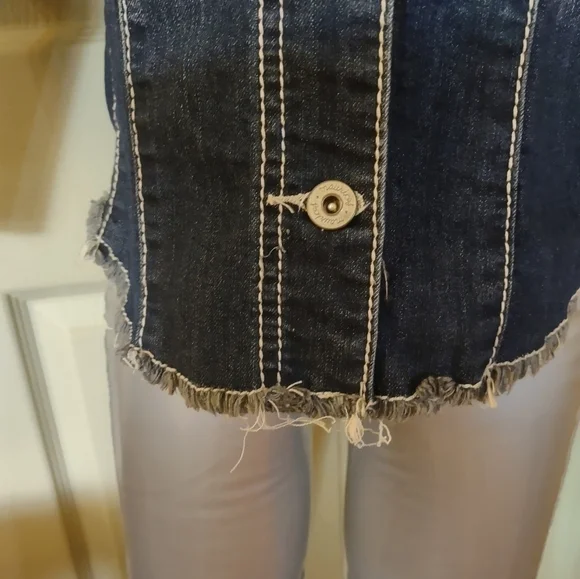 Maurices Woman's Size Medium Jean Denim Vest - Picture 2 of 7